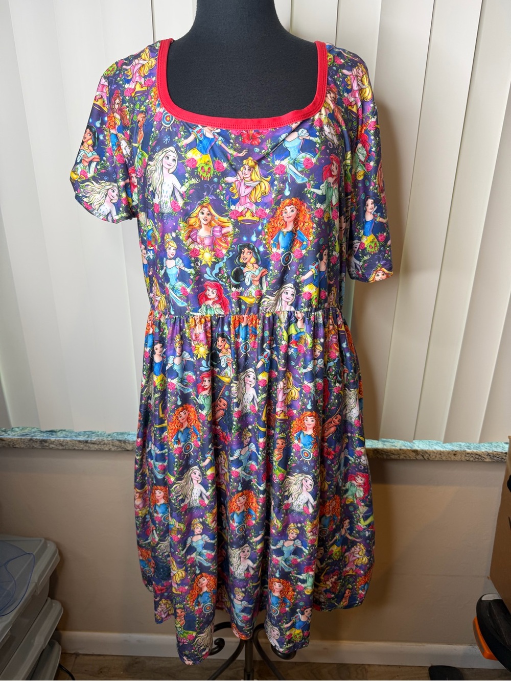 E.D.S Disney Princess Print Scoop Neck Dress in Navy with Red Trim Size XL